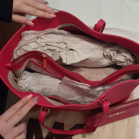 Michael Kors large tote with matching wallet - Picture 3 of 4